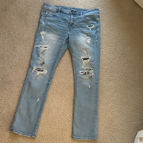 American Eagle ripped jeans - Picture 3 of 4